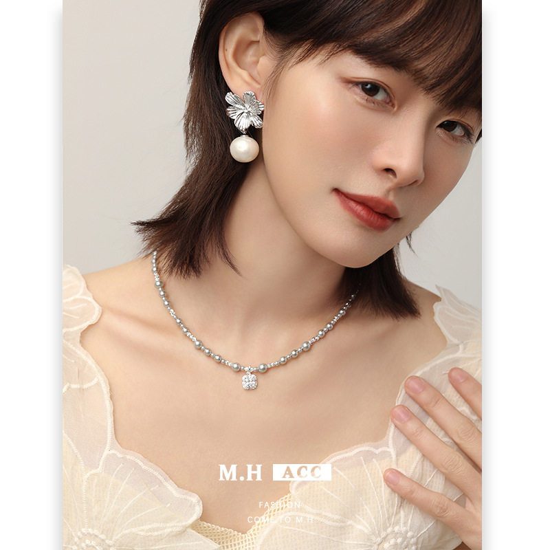 Artistic and retro grey pearl zircon necklace, light luxury and niche collarbone chain, elegant French high-end necklace wholesale Specification drawing