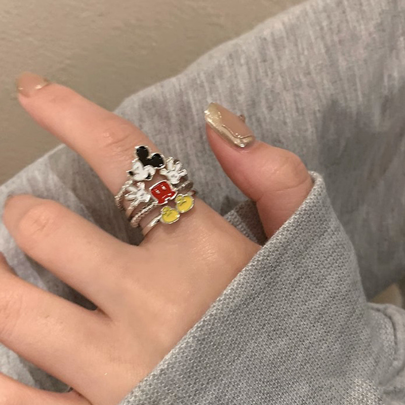 A cute Mickey Mouse ring with a childlike cartoon style. A girl student's personality is mischievous. A couple's best friend index finger ring Specification drawing