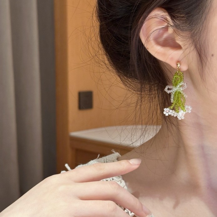 In the prime of life! Beaded woven stud earrings! Vacation style flower bouquets and tassel earrings, cold style forest sweet earrings details Picture
