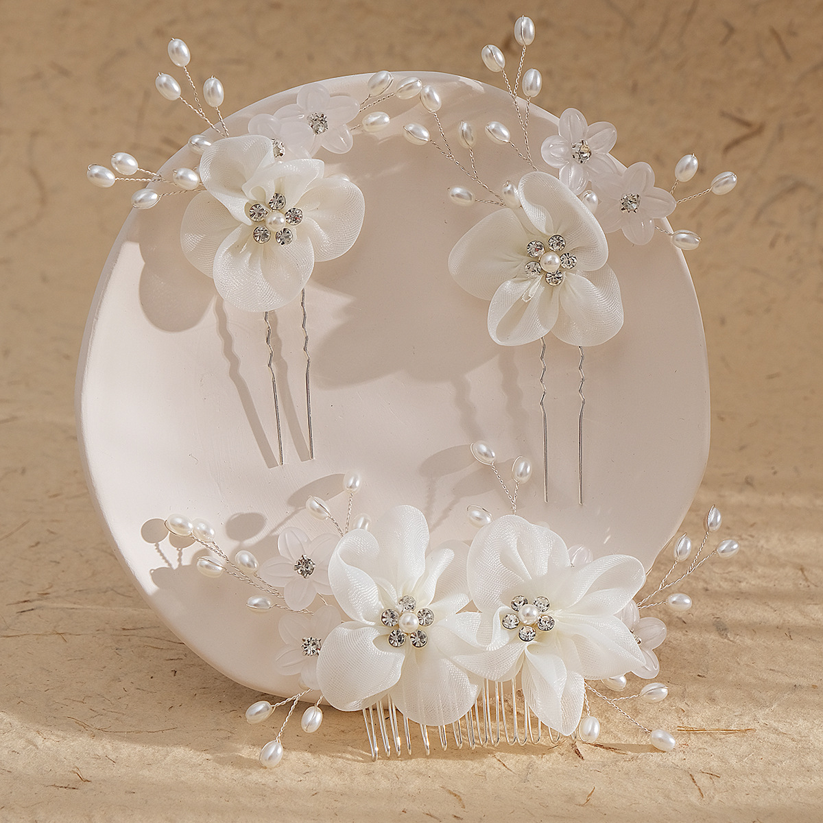 Korean bride's headwear set, faux fabric hand-combed U-shaped hair hairpin, white veil dress accessory Application Scenario