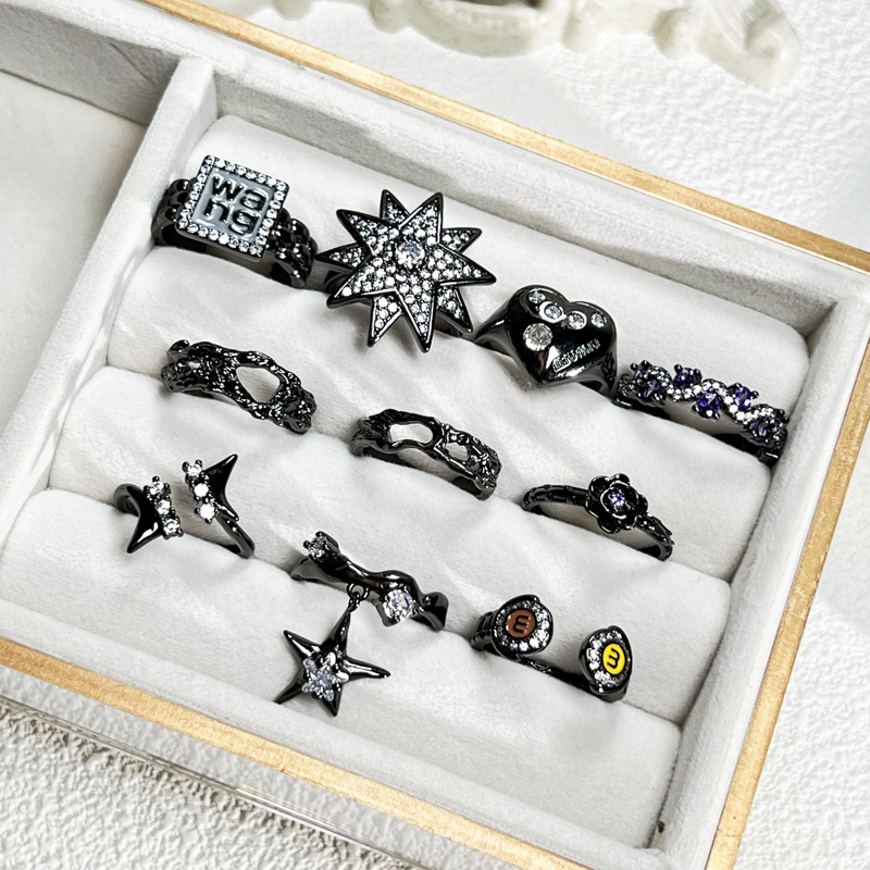 Punk dark style star-studded open ring, neutral style irregular pleated plain ring, unique and niche index finger ring Application Scenario
