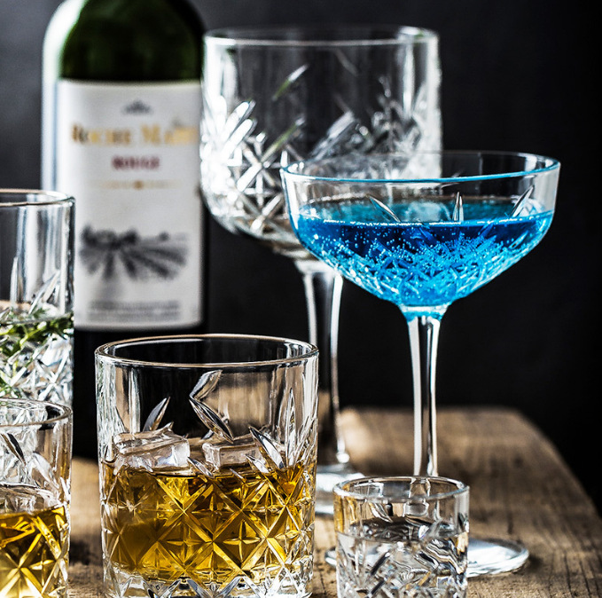Imported glass champagne glasses, European tall glasses, home creative sparkling wine glasses, sparkling wine glasses, sweet wine cocktail glasses Application Scenario
