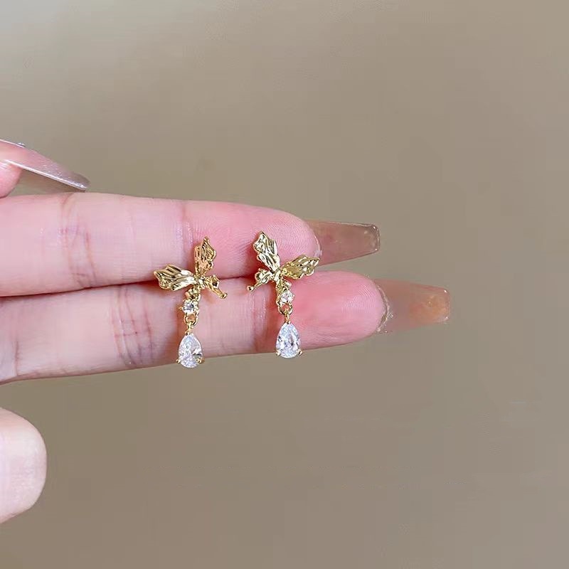 Water drop diamond bow stud earrings for women, a light luxury and high-end look, simple and versatile ear clips, a new 2025 unique and niche ear accessory Application Scenario