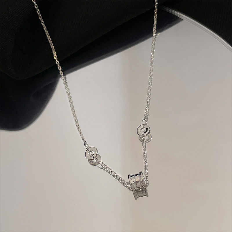 The "Little Waist" necklace is a women's design with a sense of niche luxury and a touch of elegance. It is a new style of collarbone necklace accessory for 2023 Application Scenario