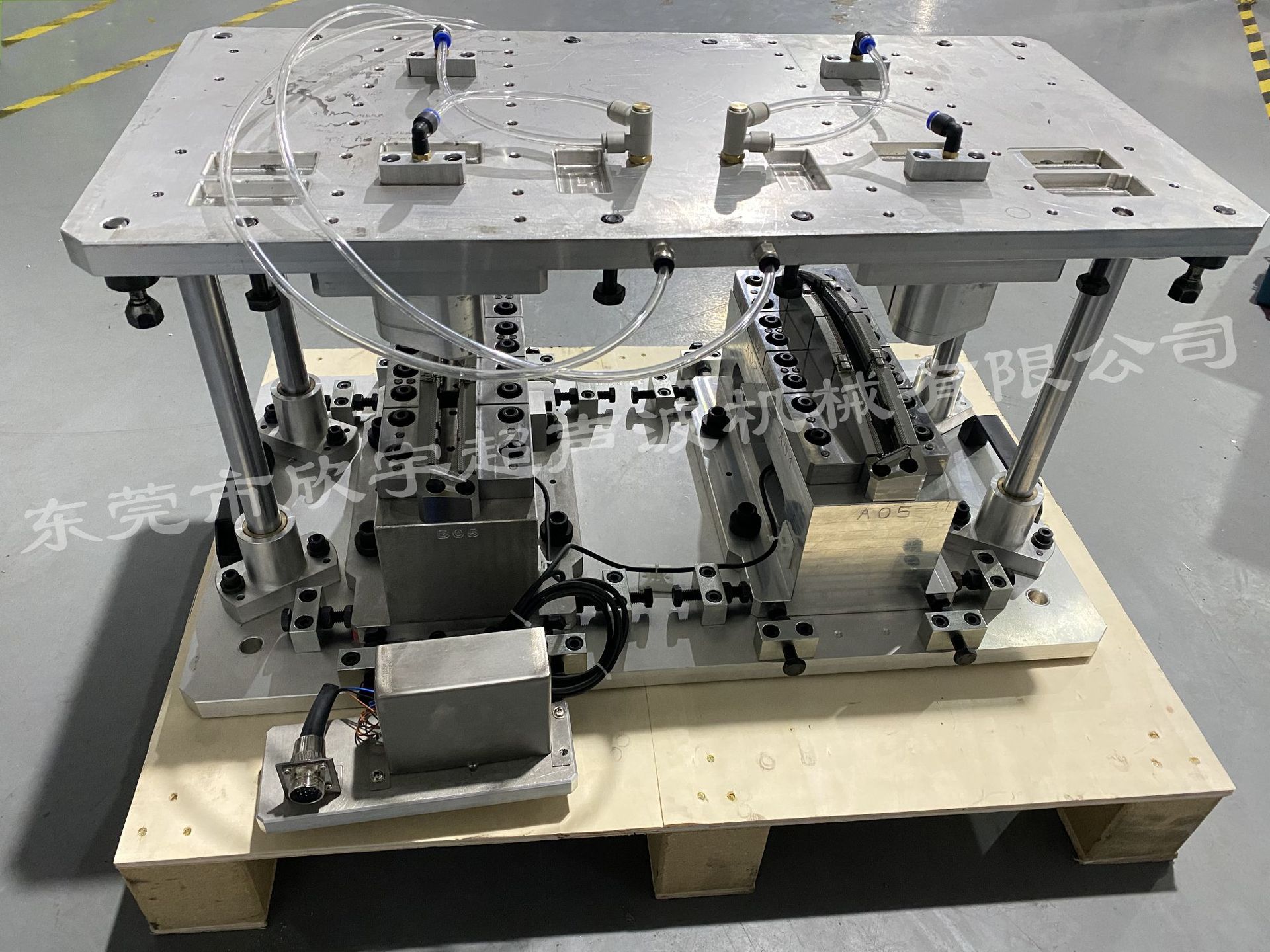 Auto parts vibration friction welding machine, automotive lamp vibration friction machine mold fixture, quality guaranteed Application Scenario