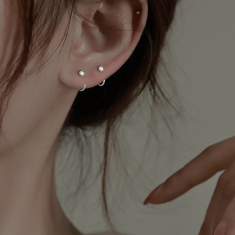 Exquisite, compact and simple diamond ear studs, a niche women's daily versatile commuting ear accessory, a new bestseller in 2025 full figure