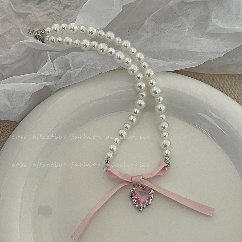 French collarbone chain, sweet pink heart-shaped bow pearl necklace, women's niche design sense, sweet and pure desire necklace details Picture