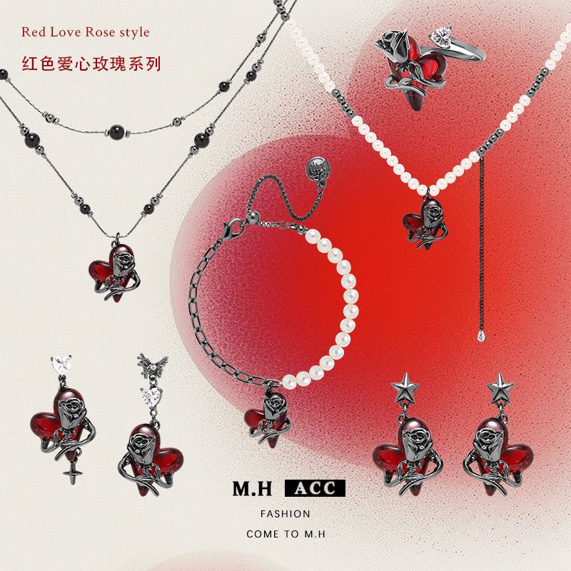 Cool retro dark style heart rose necklace, high-end female niche subculture collarbone chain, hot girl style pendant full figure
