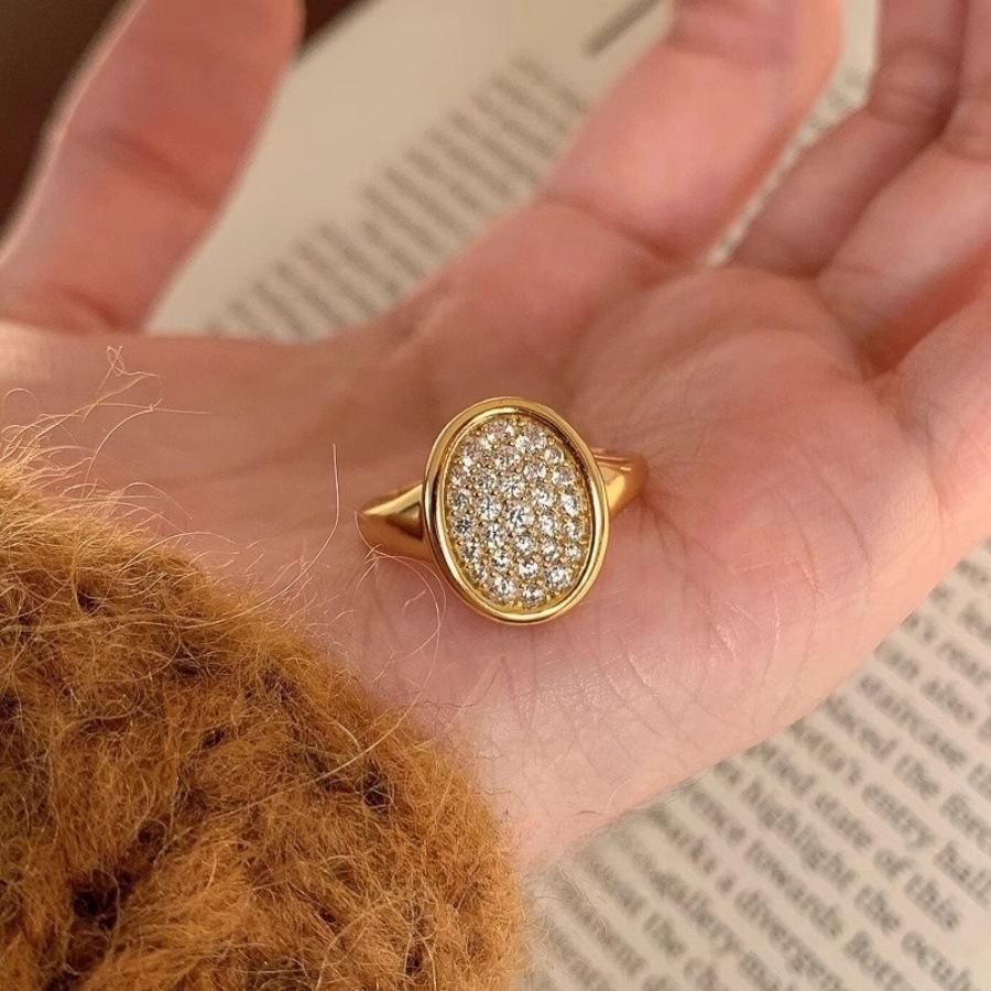 Vintage Mid-style oval diamond ring for women, a niche and high-end index finger ring, a light luxury and unique zircon ring Application Scenario