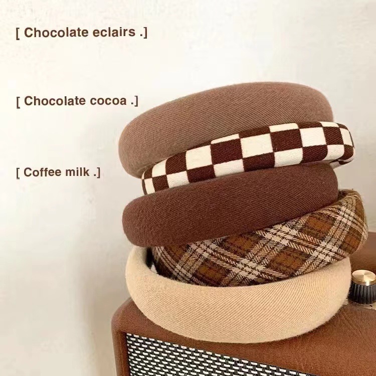 The new Maillard brown high top hairband with a retro style, a plush hairband for washing the face, and a high-end wide-edge headband details Picture