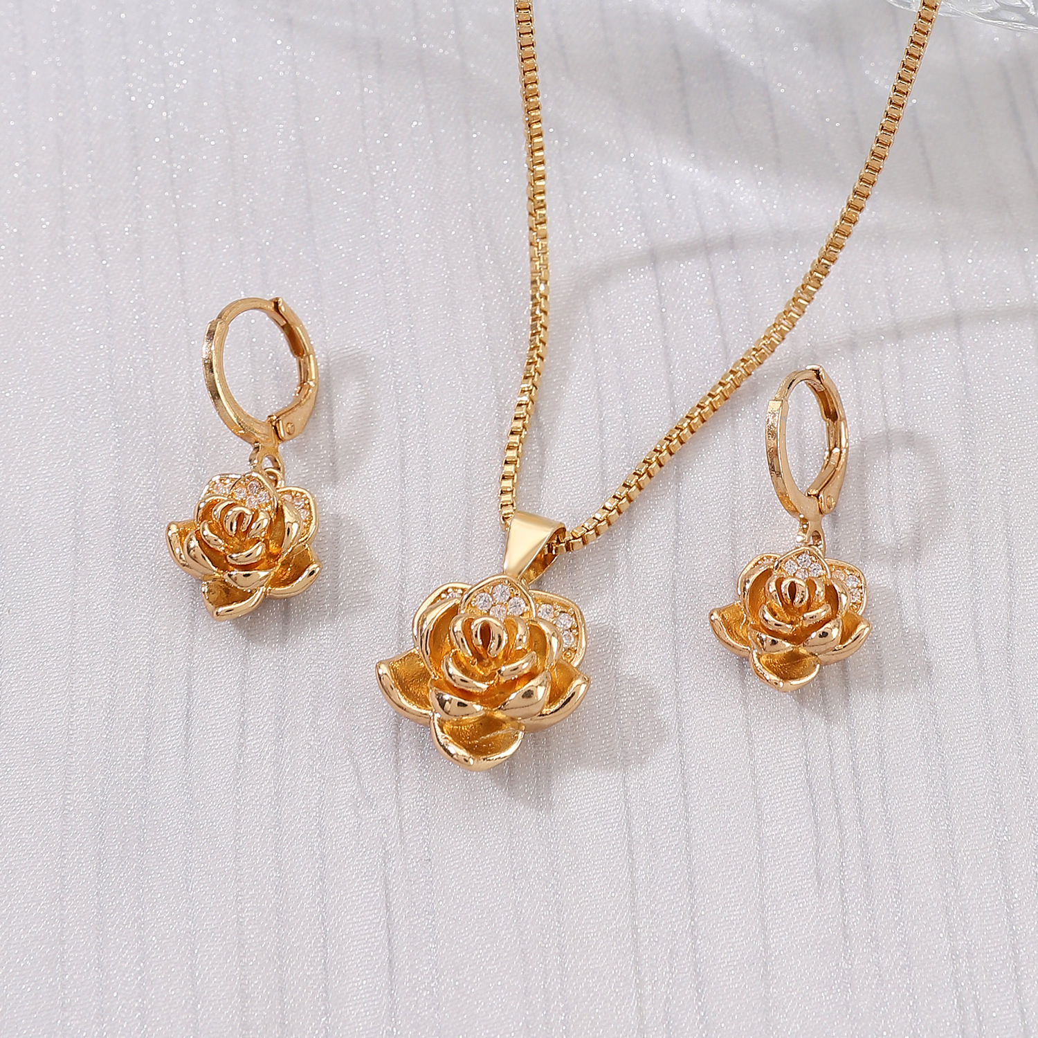 European and American ins rose earring necklace set for women, retro, fashionable, high-end and light luxury diamond-encrusted flower jewelry full figure