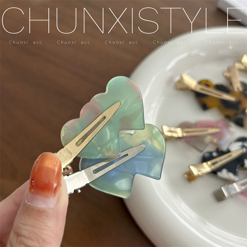 Processing price: The same style of hair and makeup clips as Japanese and Korean Internet celebrities, with no trace, heart-shaped acetic acid bangs clips, edge clips, and female duckbillon clips Specification drawing