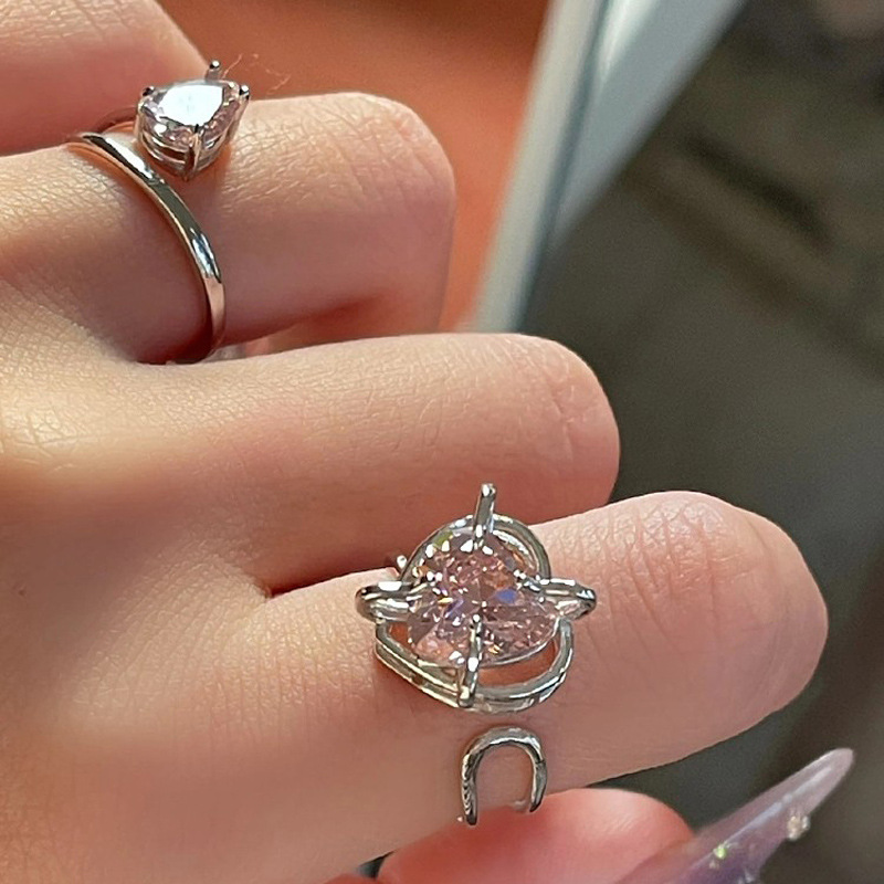 This is a unique and sweet ring designed for women, with a touch of fashion, individuality, and a high-end, light luxury, and cold style. It's an ins index ring Application Scenario