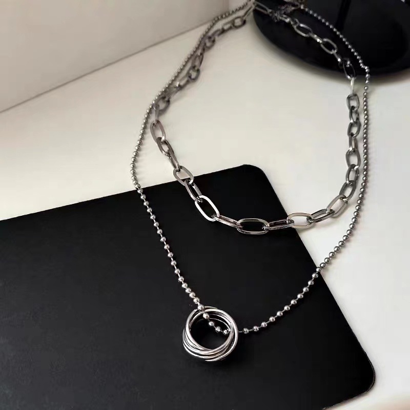 A minimalist and versatile Instagram necklace with a feminine design sense, a niche collarbone chain, a new 2023 trendy accessory details Picture