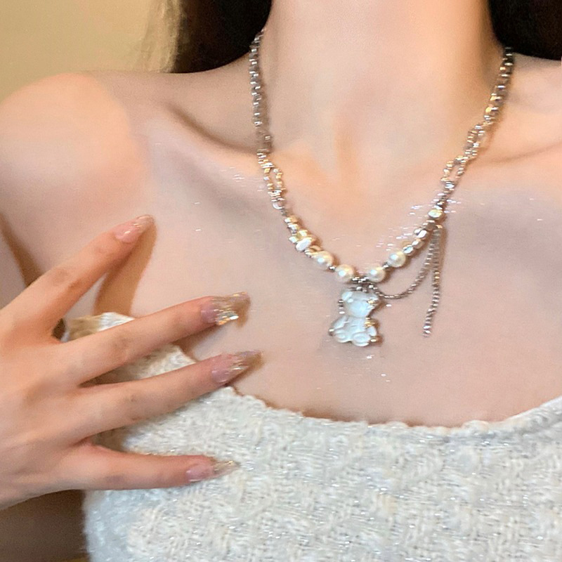 Pearl bear tassel patchwork necklace, a new trendy accessory for women in 2023, a hip-hop sweet and cool girl decoration collarbone chain full figure