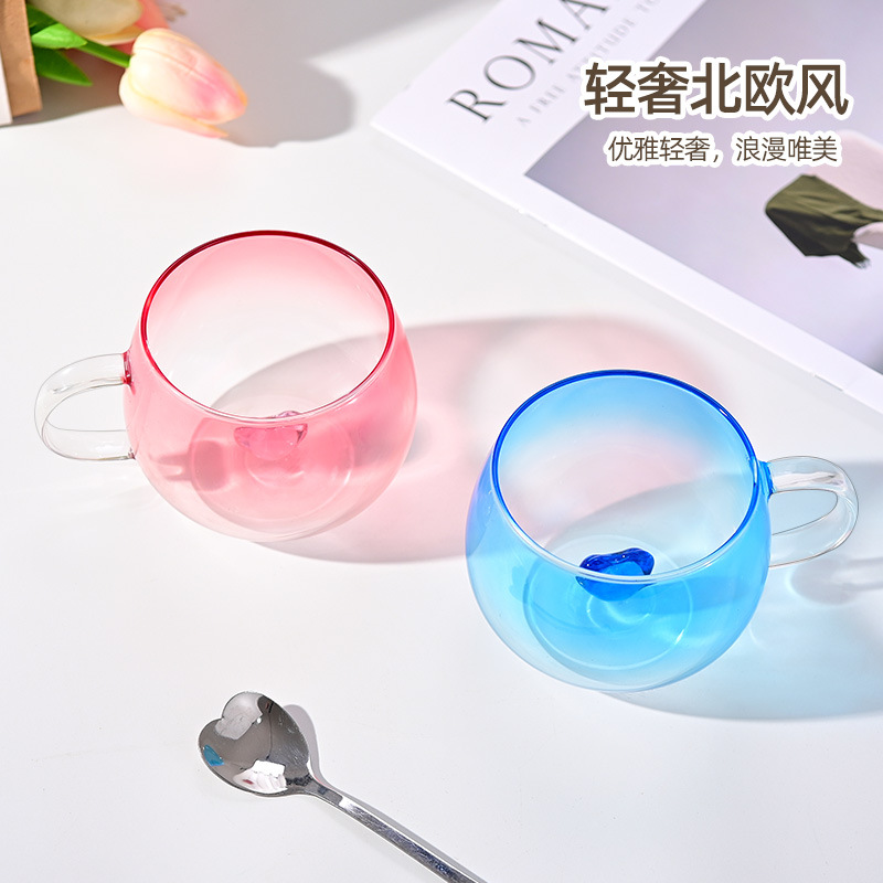 Wholesale high-appearance-level heart-shaped glass cups, gradient color household high-temperature resistant breakfast cups, large-capacity single-layer coffee cups Application Scenario