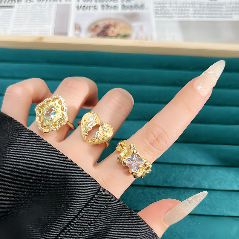A Chinese-style pigeon egg, sea blue zircon open ring, a female heart bow, a fashionable brushed sweet and cool luxurious ring Specification drawing