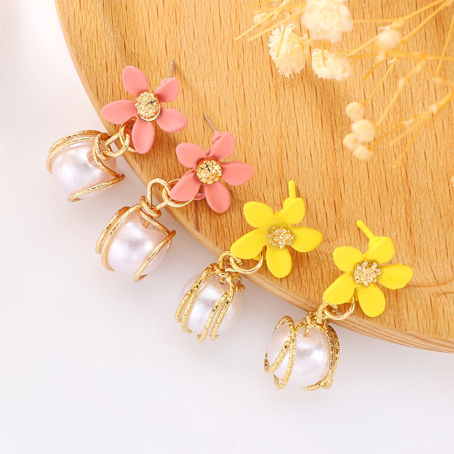 Forest-style fresh and delicate pearl small flower stud earrings, pink and yellow flower earrings, spring and summer pastoral style earrings Specification drawing