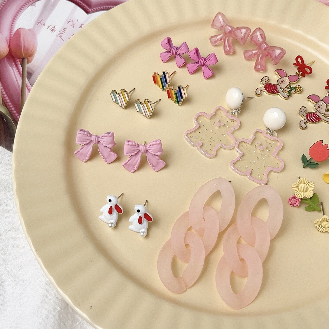 Fresh, sweet and cute little pig bow, flower bear stud earrings, soft girl's temperament, ins versatile stud earrings details Picture
