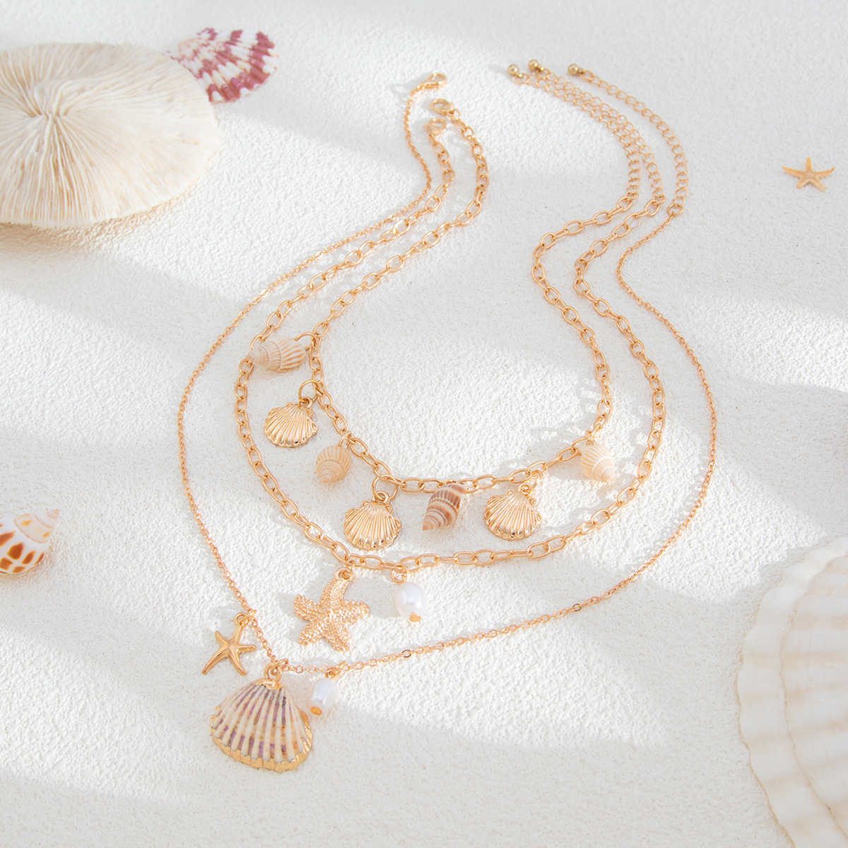 European and American cross-border jewelry, Bohemian shell starfish pendant necklace, vacation multi-layer alloy pearl collarbone chain Application Scenario