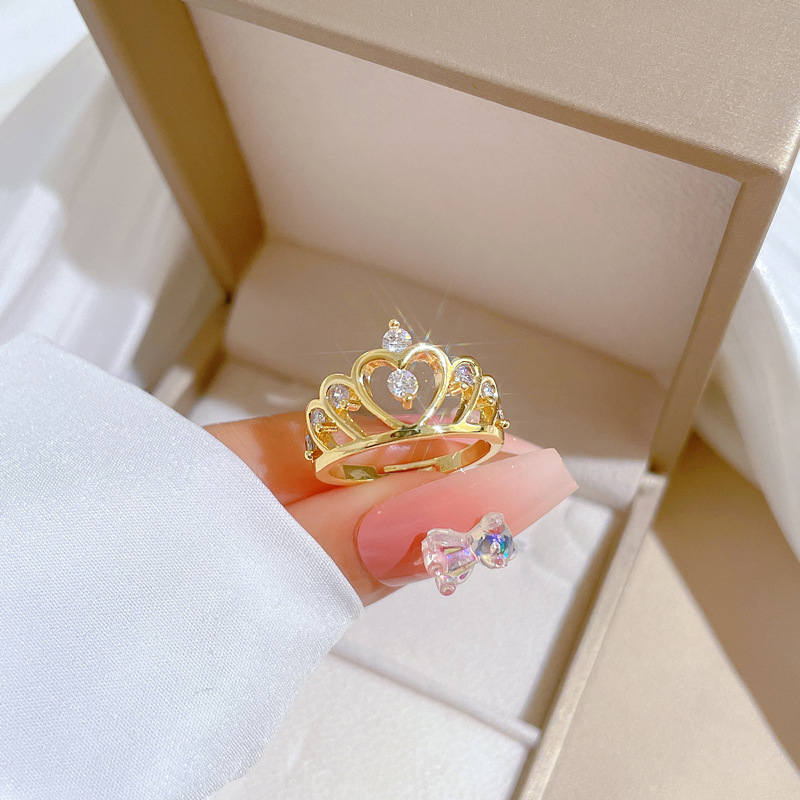 【 Real Gold 】 Crown perforated fashion ring with adjustable opening, simple jewelry, Japanese-style ring couple rings Application Scenario