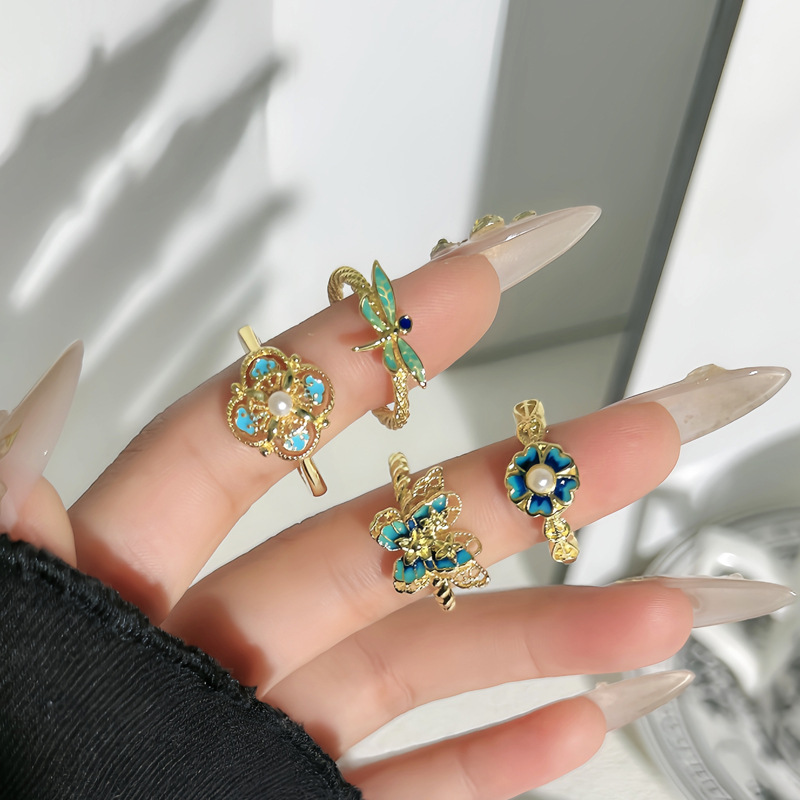 Ancient-style hollowed-out gradient enamel butterfly and dragonfly niche ring for women, with a cold and unique style, retro flower fashion ring details Picture