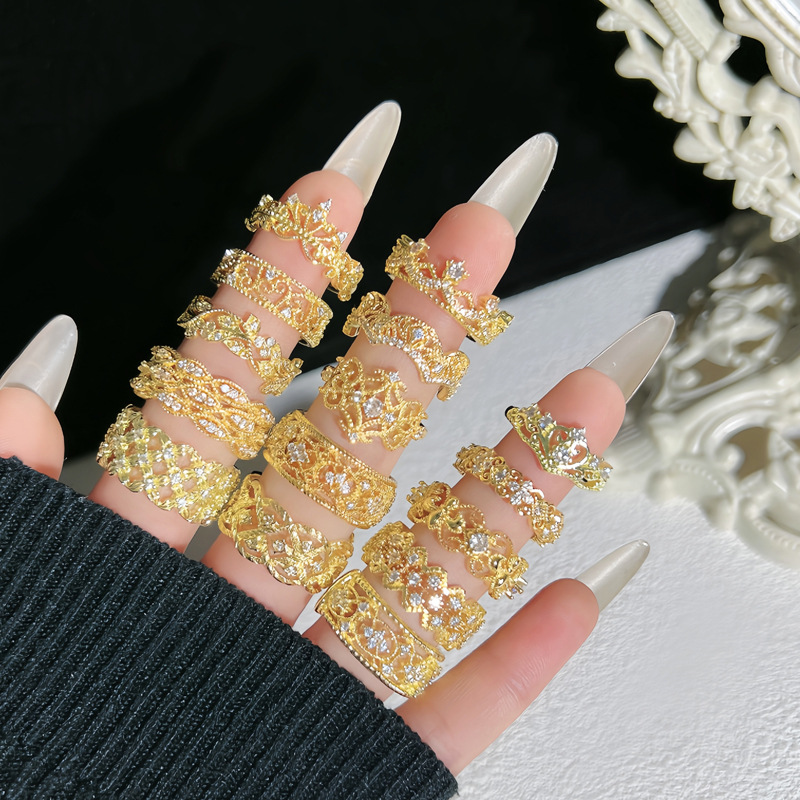 Ancient-style lace-inlaid hollowed-out ring, a retro, niche, light luxury, fashionable and trendy accessory with a versatile pattern for the index finger ring full figure