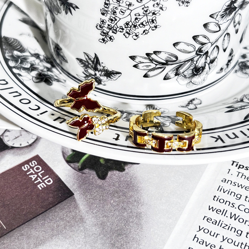 Wine red enamel H-letter ring, a light luxury and high-end women's butterfly sweet and cool index finger ring, a niche design bestseller ring Application Scenario