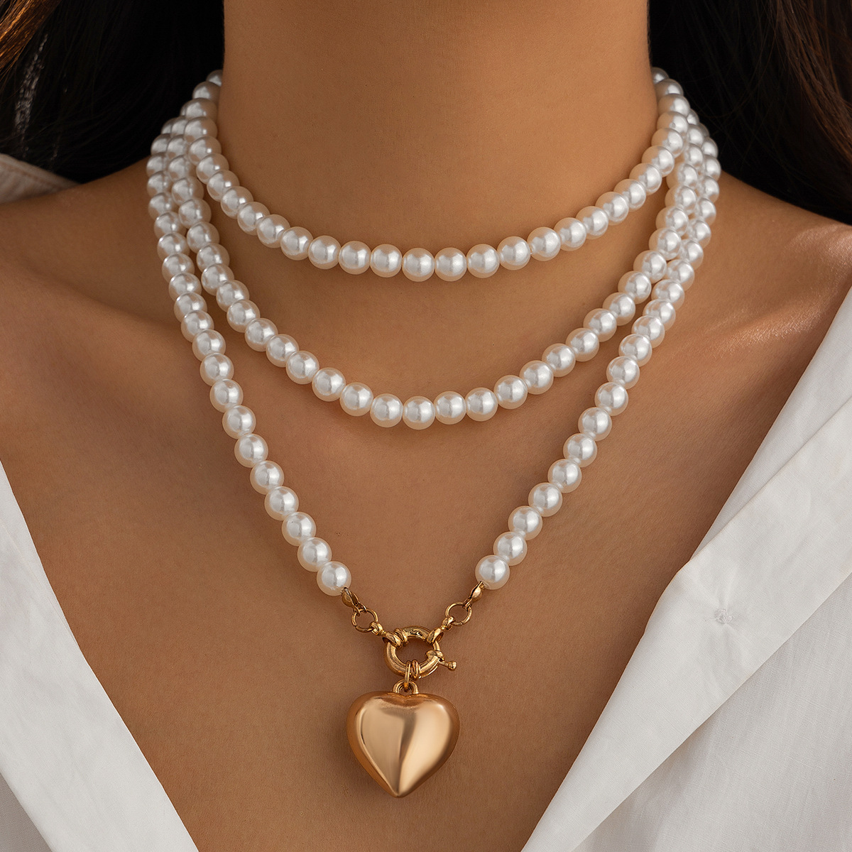 European and American cross-border jewelry ins hollowed-out heart-shaped pendant, pearl imitation collarbone chain, personalized and versatile multi-layer necklace full figure