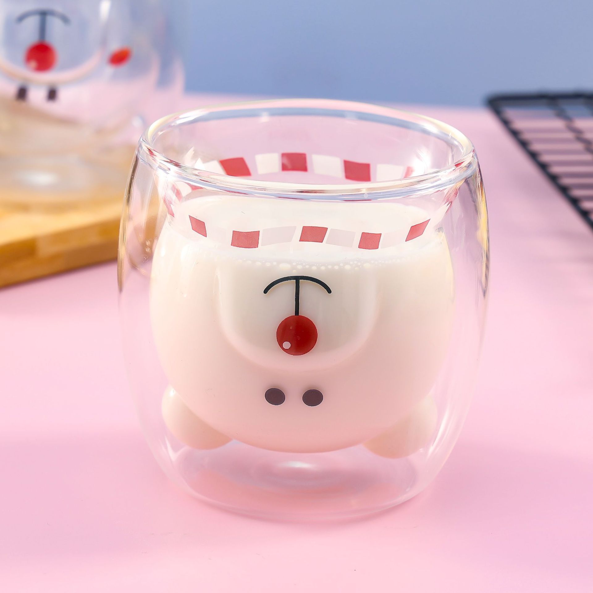 The glass cup is a popular and creative cute bear cup. It is a household high borosilicate glass double-layer heat-insulating cartoon coffee and milk cup Application Scenario