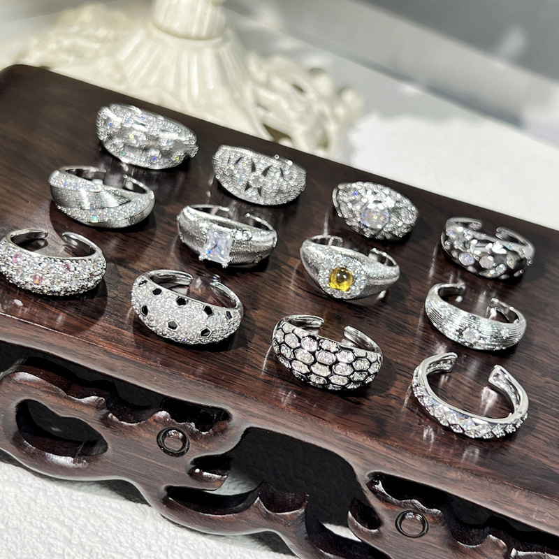 This retro European and American full-diamond brushed open ring exudes a feminine, simple and high-end feel. It is a versatile and elegant index finger ring trend details Picture