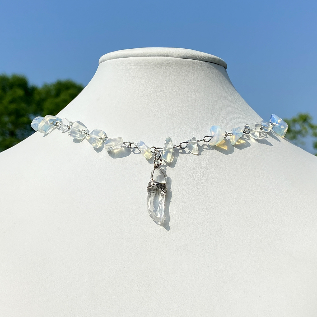 European and American cross-border jewelry, country-style crystal column, niche hot girl necklace, simple and irregular stone stone, versatile necklace details Picture