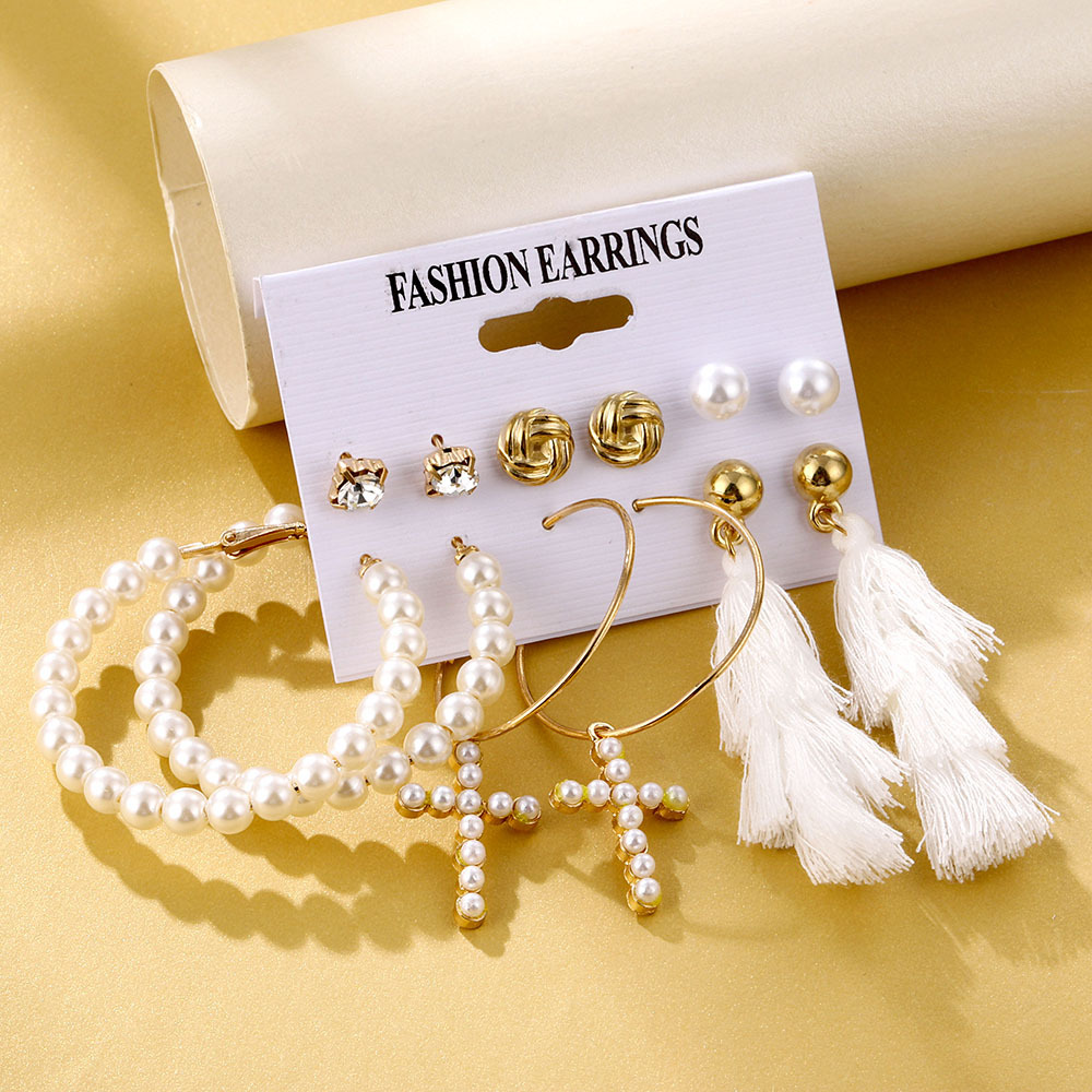 A new cross-border earring set from the Korean jewelry industry, featuring a fashionable, simple and retro acrylic tassel pearl earring set Application Scenario