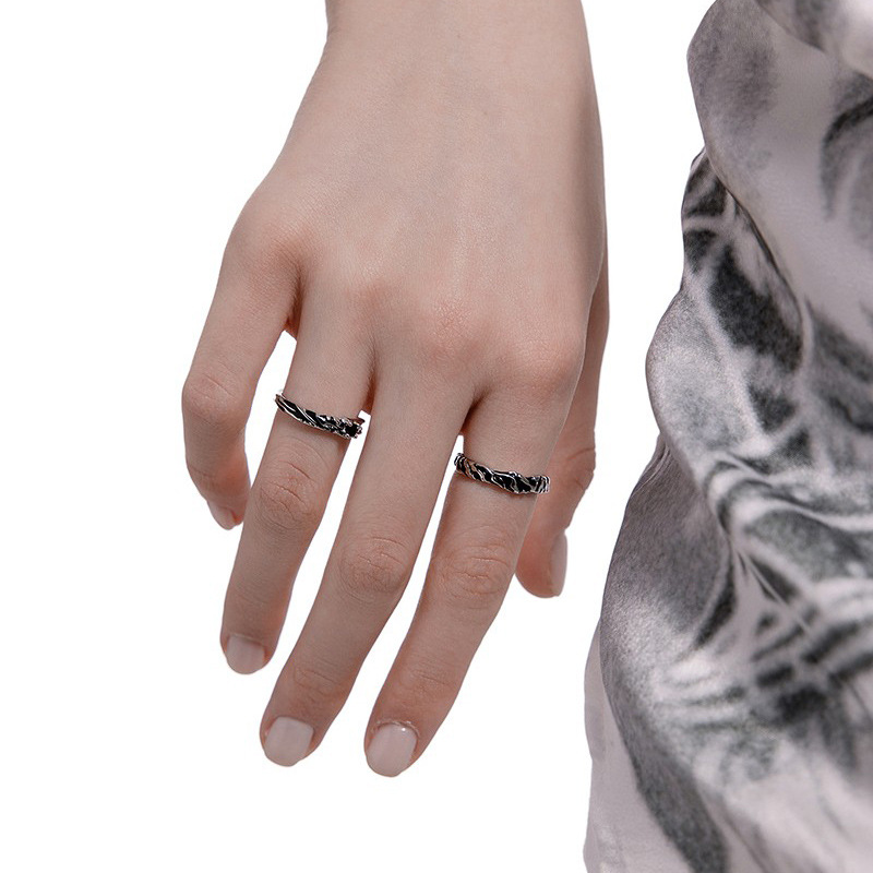 A niche design, dark drip glaze, simple and neutral open ring, a luxurious and high-end couple's ring, a hip-hop ring Application Scenario