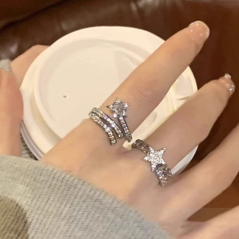 Irregular star-shaped zircon open ring for women, a niche design on Instagram, high-end, fashionable and exquisite layered ring Application Scenario