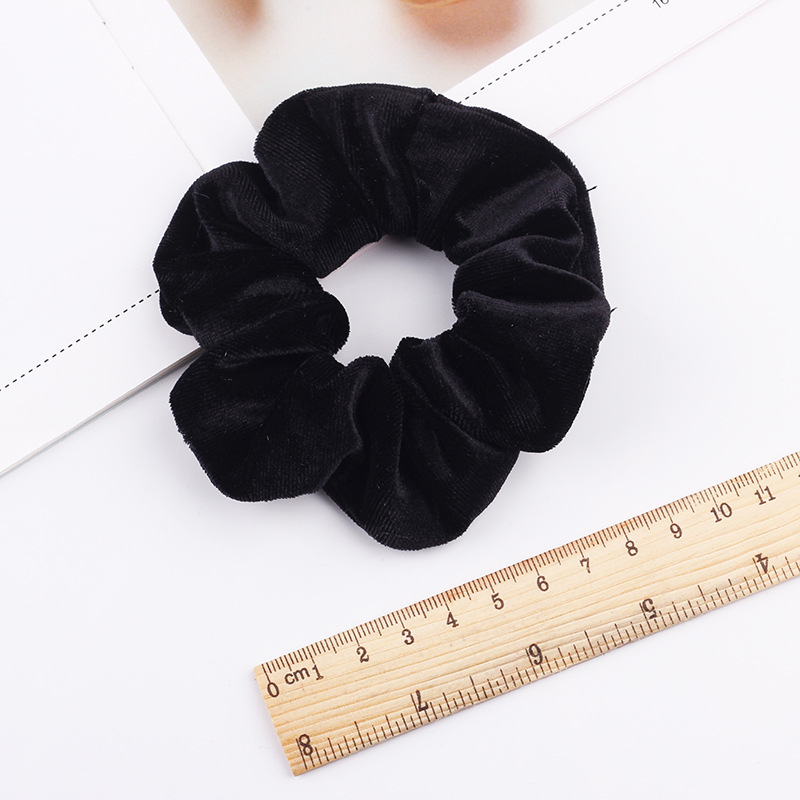 Qiyue Amazon Velvet Scrunchies Bow Large Intestine Hair Band Manufacturer shipping Application Scenario