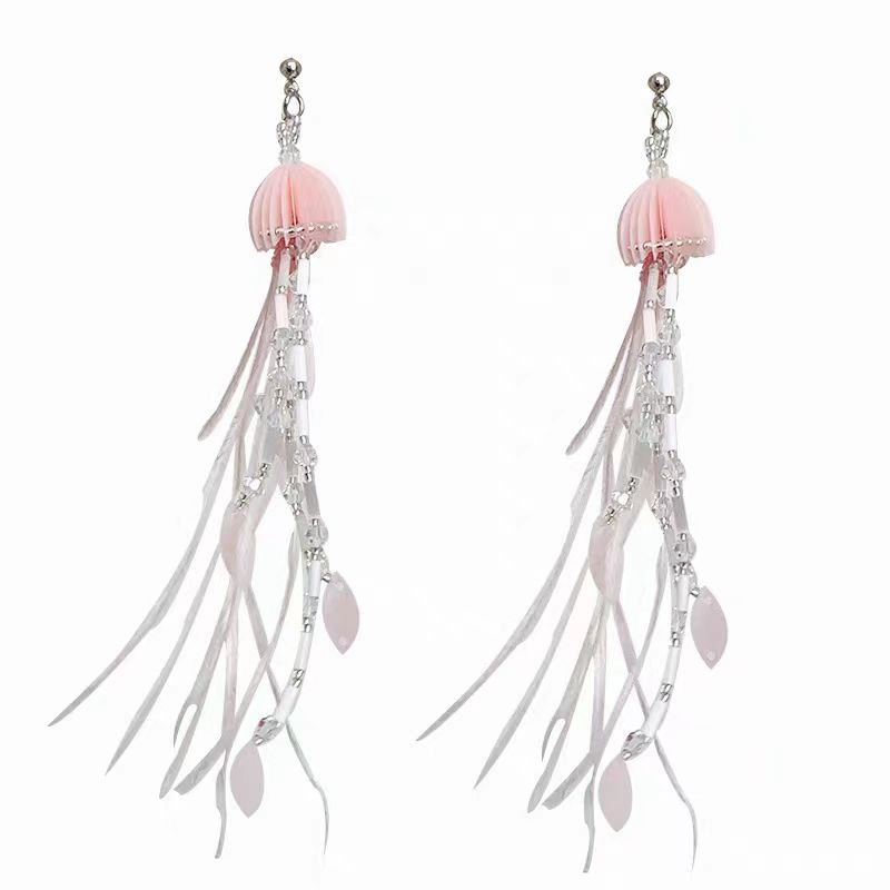 "Heart fluttering here!" Colorful jellyfish feather stud earrings, sequined tassel plush long earrings, vacation-style earrings Item Picture