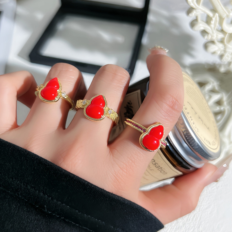 The popular Chinese-style small gourd ring on Xiaohongshu is a delicate, small, sweet, cool, retro and niche fashion index ring for women Specification drawing