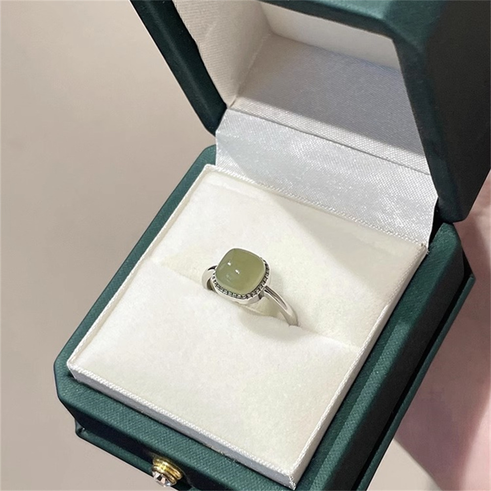 The new Chinese-style jade small sugar cube ring is a niche design for women, with a simple, luxurious and high-end feel. The opening is adjustable Item Picture