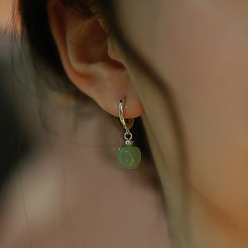 New Chinese-style anti-Hetian jade ear studs for women, simple and versatile, gentle and elegant style, small, fresh and artistic earrings details Picture
