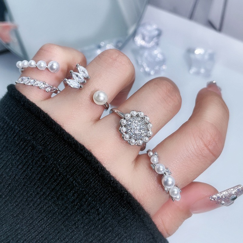Pearl rings on Instagram, with a cold and high-end style, are a new trendy and popular open-mouth ring accessory for autumn and winter details Picture