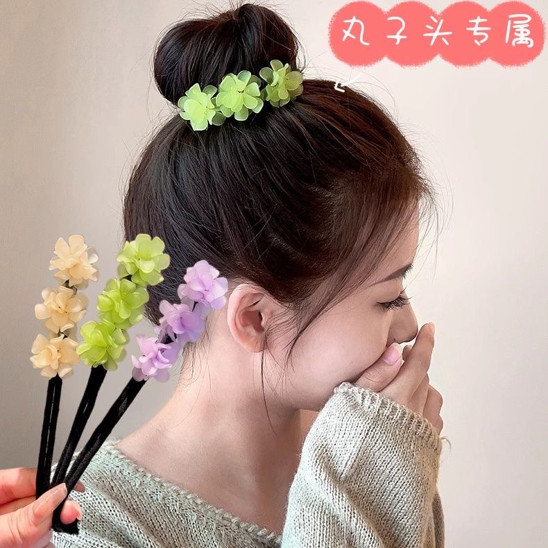 Bun hairstyle, hydrangea bud hair tie, ponytail headwear, high-end feminine look, acrylic hair bun stick, braiding tool, summer full figure