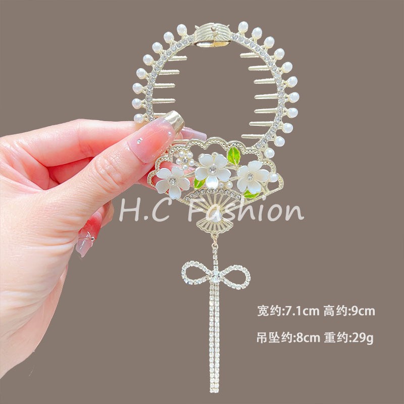 New Chinese-style feminine style flower bun hair clip, wing tassel ponytail buckle, back of the head updo headwear Application Scenario