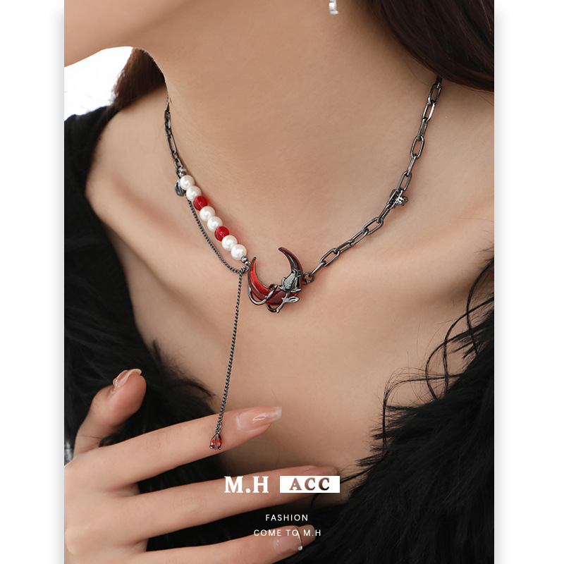 2024 New crescent rose necklace, women's pearl light luxury tassel retro sweater chain, hot girl hip-hop necklace, fashionable Specification drawing