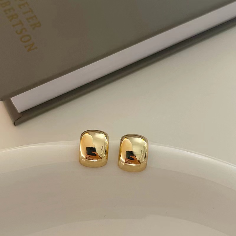 The new semi-round stud earrings for women in 2025 are fashionable, high-end, versatile and simple in design Specification drawing