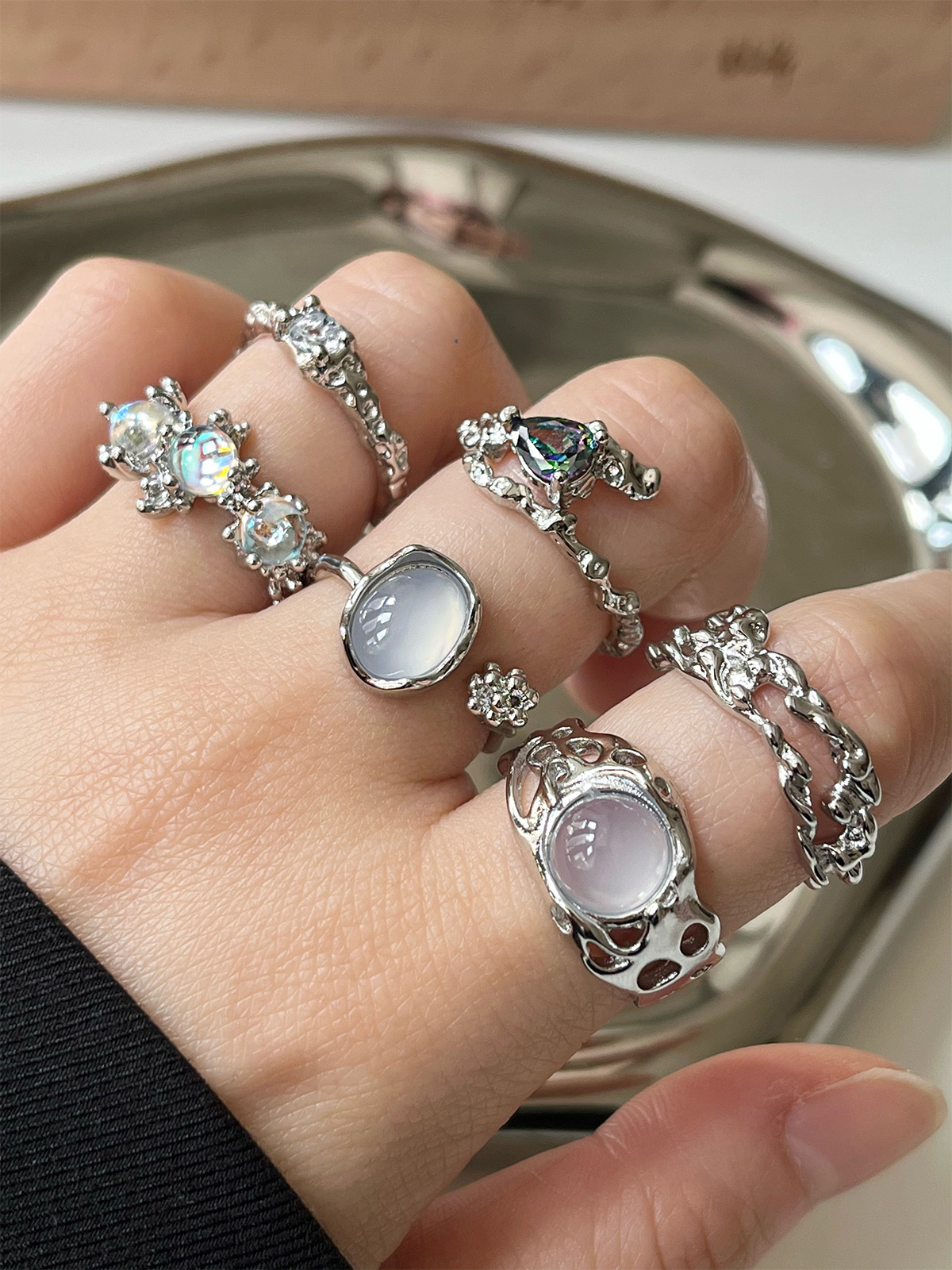 Clear and transparent moonstone ring, a niche design with an irregular texture, a unique and gender-neutral open index finger ring for couples full figure