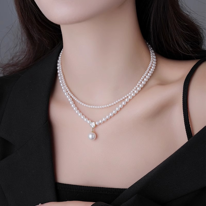The new pearl double-layer necklace in 2024, a stylish collarbone chain, is a versatile and niche accessory for women full figure