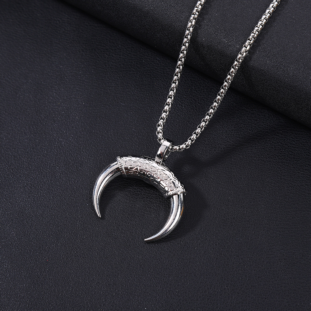 Crescent eye titanium steel necklace pendant, moon horn personalized neckchain, hip-hop student normal chain accessories wholesale details Picture