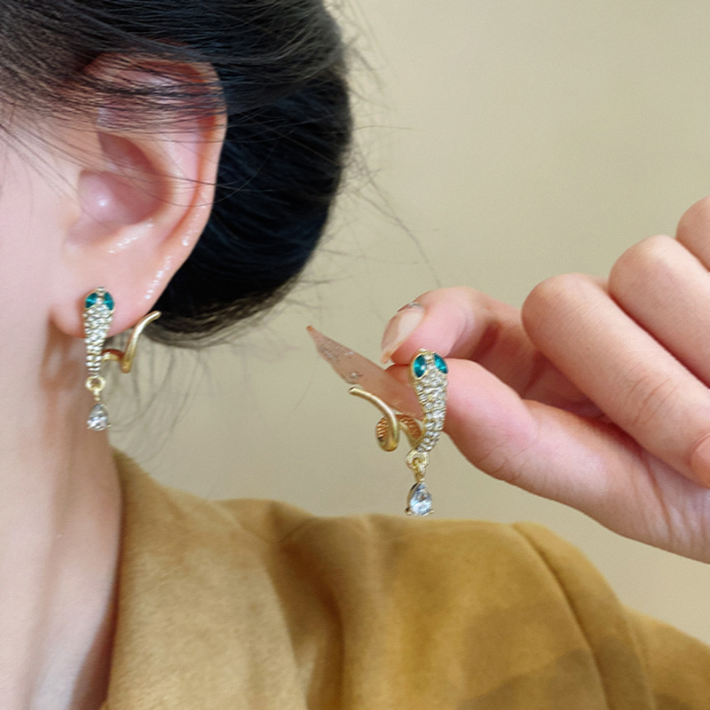Cross-border Zircon snake-shaped stud earrings for women 2025 New bestsellers, light luxury and high-end style earrings, unique and elegant earrings details Picture
