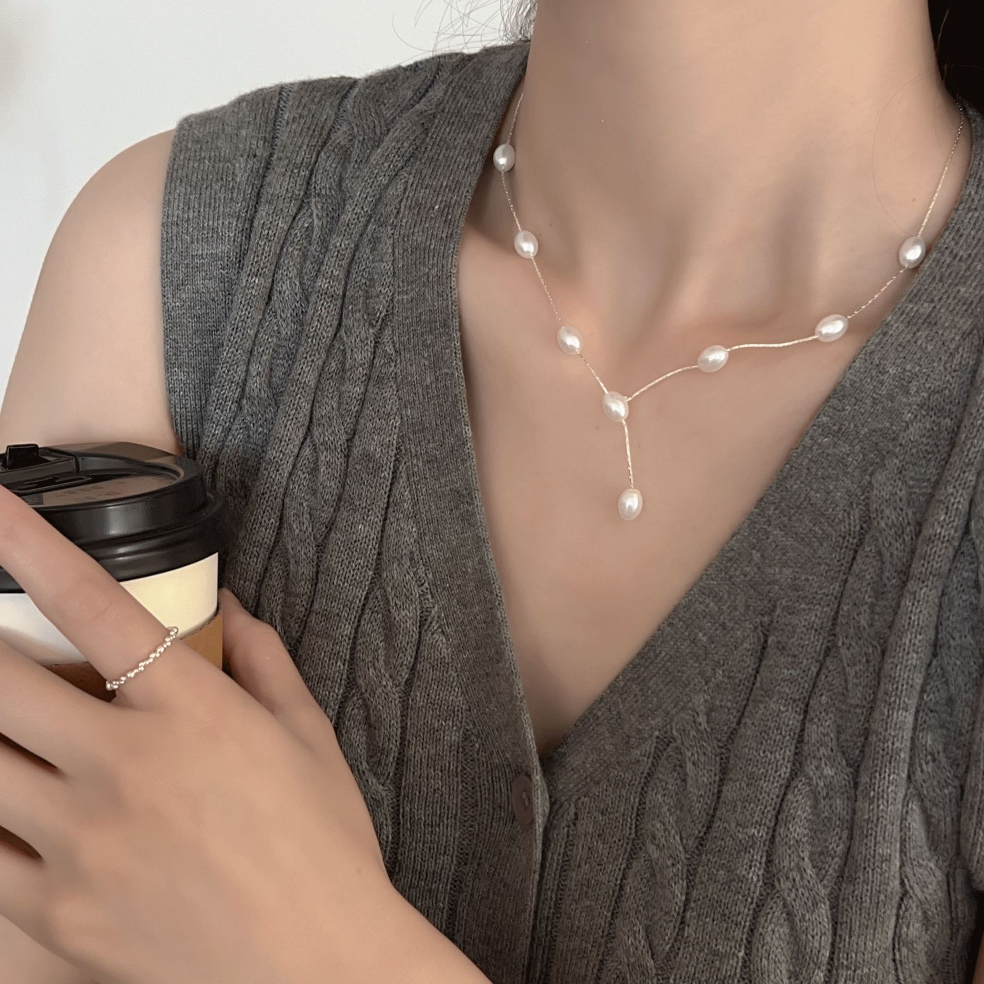 French gentle and elegant pearl necklace, women's light luxury and niche design sense, 2024 new style collarbone chain wholesale Application Scenario